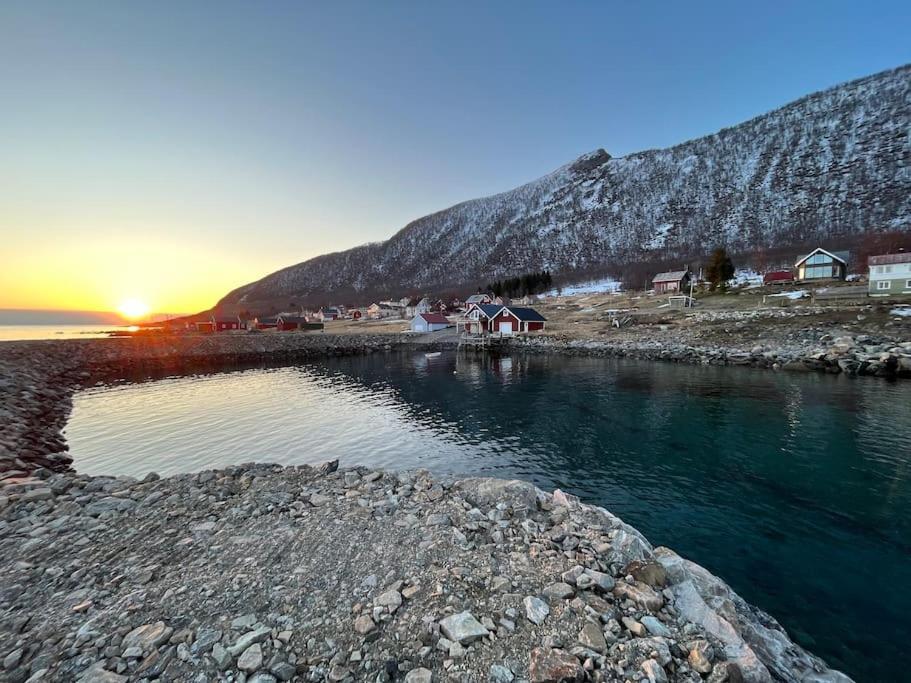 Leilighet I Rorbu Pa Kaldfarnes - Yttersia Senja Екстериор снимка